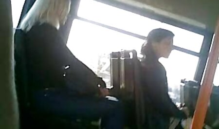 若い学生は家の中で男を呼び出し、彼の部屋で吸っています エロ 動画 女の子 の ため の