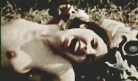 教師whiskered古い舐め膣彼らの学生のフェア髪と性交する彼女の loveh 無料
